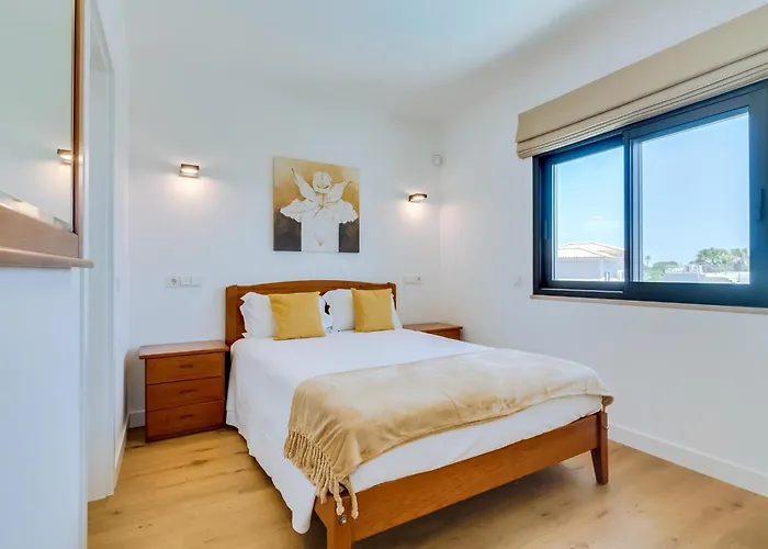 Casa Barakat With Pool And Bbq In Vale Do Lobo דירה